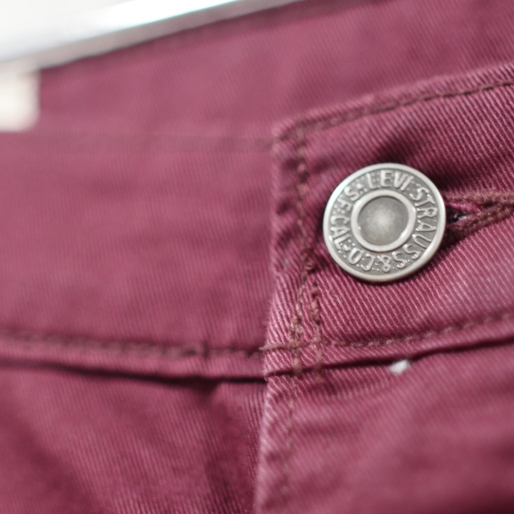 Levi Jeans (513 SLIM) Plum Color